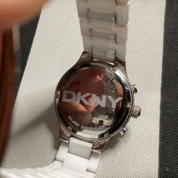 DKNY Women’s Watch White Silver-tone (NY-4985) - Picture 5 of 13